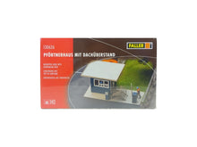 Laden Sie das Bild in den Galerie-Viewer, Bausatz Modellbau Pförtnerhaus mit Dachüberstand, Faller H0 130626, neu