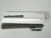 Laden Sie das Bild in den Galerie-Viewer, C Gleis Weiche schlank links, Märklin H0 24711 neu OVP
