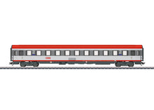 Laden Sie das Bild in den Galerie-Viewer, Märklin H0 Personenwagen Reisezugwagen Bmz 2. Kl ÖBB 42747 neu OVP
