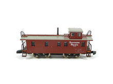 Laden Sie das Bild in den Galerie-Viewer, Märklin Z Güterzugbegleitwagen USA, Caboose der Southern Pacific 8640 OVP
