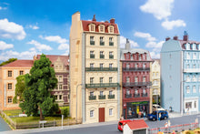 Laden Sie das Bild in den Galerie-Viewer, Faller H0 Bausatz Stadthaus 6 stöckig 130712 neu OVP
