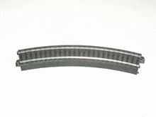 Laden Sie das Bild in den Galerie-Viewer, C-Gleis gebogenes Gleisstück R 1, Märklin H0 24130 neu
