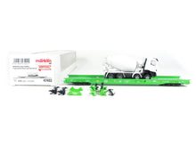Laden Sie das Bild in den Galerie-Viewer, Märklin H0 Niederflurwagen Saadkms BUG mit Fahrmischer 47402 neu OVP
