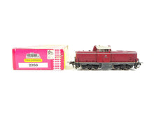 Laden Sie das Bild in den Galerie-Viewer, Trix Express H0 Diesellokomotive V100 DB 2266 OVP
