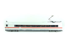 Laden Sie das Bild in den Galerie-Viewer, Märklin H0 Personenwagen Mittelwagen zum Modell des ICE 3 43717 OVP
