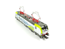 Laden Sie das Bild in den Galerie-Viewer, Piko H0 E-Lok Vectron New Alpinisti BLS sound digital AC 21609 neu OVP
