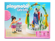 Laden Sie das Bild in den Galerie-Viewer, PLAYMOBIL® Dekorateurin mit LED- Podest 5489 neu OVP
