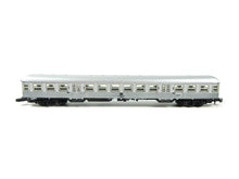 Laden Sie das Bild in den Galerie-Viewer, Märklin Z Nahverkehrswagen 2.Kl Silberling DB 8716
