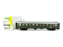 Laden Sie das Bild in den Galerie-Viewer, Trix H0 Personenwagen Abteilwagen 3. Kl „Hechtwagen“ 23384 OVP
