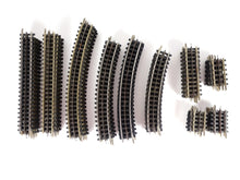 Laden Sie das Bild in den Galerie-Viewer, Trix Express H0 Gleise Konvolut 52-teilig gerade gebogen Weiche Trenngleis
