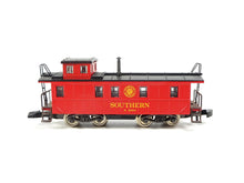 Laden Sie das Bild in den Galerie-Viewer, Märklin Z Güterzugbegleitwagen USA, Caboose der Southern Railroad 8679 OVP
