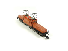 Laden Sie das Bild in den Galerie-Viewer, Märklin Z Güterzuglokomotive Krokodil Serie Be 6/8 III SBB 8852 OVP - Bastler
