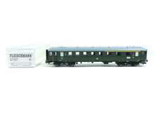 Laden Sie das Bild in den Galerie-Viewer, Fleischmann H0 Eilzugwagen 1/2. Kl AB4ümpe DB, 5797 AC OVP - Bastler
