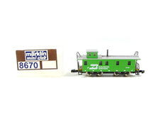 Laden Sie das Bild in den Galerie-Viewer, Märklin Z Güterzugbegleitwagen USA, Caboose der Burlington Northern 8670 OVP
