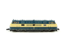 Laden Sie das Bild in den Galerie-Viewer, Märklin Z Diesellokomotive BR 221 DB 8821 OVP - Bastler
