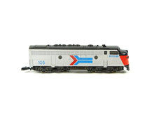 Laden Sie das Bild in den Galerie-Viewer, Märklin Z Diesellokomotive EMD F7 A-Unit "Amtrak" 8862 OVP - Bastler

