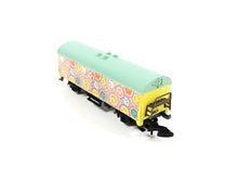 Laden Sie das Bild in den Galerie-Viewer, Märklin Z Smiley-Wagen 2026 86009 neu OVP
