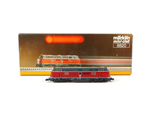 Laden Sie das Bild in den Galerie-Viewer, Märklin Z Diesellokomotive BR 221 DB 8820 OVP - Bastler
