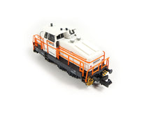 Laden Sie das Bild in den Galerie-Viewer, NME N Rangierdiesellok DHG 700 C Sersa CH DCC weiß 123604 neu OVP
