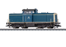 Laden Sie das Bild in den Galerie-Viewer, Märklin H0 Diesellokomotive BR 211 DB mfx+ sound 38100 neu OVP
