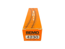 Laden Sie das Bild in den Galerie-Viewer, Bemo H0m Gebogenes Gleis R = 330mm 30° (10 Stk. in OVP orange) 4230 OVP
