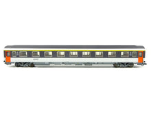 Laden Sie das Bild in den Galerie-Viewer, Roco H0 Personenwagen Reisezugwagen Eurofima 1. Kl Koralle SNCF 44667 OVP
