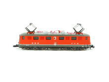 Laden Sie das Bild in den Galerie-Viewer, Märklin Z Elektrolokomotive Ae 6/6 der SBB rot 8849 OVP- Bastler!

