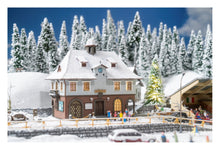 Laden Sie das Bild in den Galerie-Viewer, Faller H0 Aktions Set Bausatz Weihnachtssingen 190093 neu OVP
