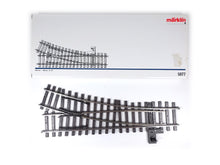 Laden Sie das Bild in den Galerie-Viewer, Märklin Spur 1 Weiche rechts lang mit Weichenwinkel 22°30&#39; 5977 OVP
