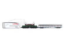 Laden Sie das Bild in den Galerie-Viewer, Märklin Z E Lok BR 194 mit Personenwagen 81221 neu OVP
