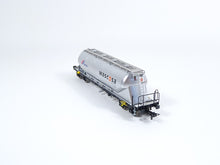 Laden Sie das Bild in den Galerie-Viewer, NME H0 Güterwagen Staubsilowagen Wascosa cemex 503774 AC neu OVP
