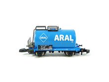 Laden Sie das Bild in den Galerie-Viewer, Märklin Z 3 Kesselwagen BP ARAL ESSO DB 8612 8613 8614 OVP
