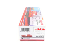 Laden Sie das Bild in den Galerie-Viewer, Märklin H0 Start up Niederbordwagen mit Feuerwehr-Fahrzeug u Kajak-Anhänger 00740-02 neu OVP

