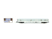 Laden Sie das Bild in den Galerie-Viewer, Märklin Z Schnellzug-Gepäckwagen Dm 902 DB 8757 OVP
