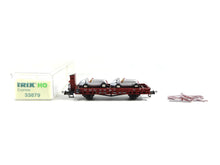 Laden Sie das Bild in den Galerie-Viewer, Trix Express H0 Rungenwagen mit Schuco-Silberpfeile 33879 OVP
