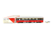 Laden Sie das Bild in den Galerie-Viewer, D+R Modellbahn H0m Personenwagen EW IV Bernina 1.Kl RhB 21274 OVP
