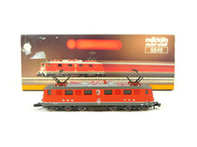 Laden Sie das Bild in den Galerie-Viewer, Märklin Z Elektrolokomotive Ae 6/6 der SBB rot 8849 OVP- Bastler!
