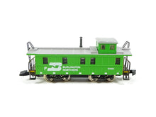 Laden Sie das Bild in den Galerie-Viewer, Märklin Z Güterzugbegleitwagen USA, Caboose der Burlington Northern 8670 OVP
