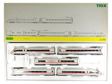 Laden Sie das Bild in den Galerie-Viewer, Trix H0 Triebwagenzug ICE 3. Baureihe 406 NS 5-teilig 22300 OVP
