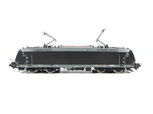 Laden Sie das Bild in den Galerie-Viewer, Roco (Trix Express Umbau) H0 Elektrolokomotive BR 185 der MRCE 69807 OVP
