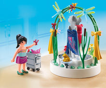 Laden Sie das Bild in den Galerie-Viewer, PLAYMOBIL® Dekorateurin mit LED- Podest 5489 neu OVP
