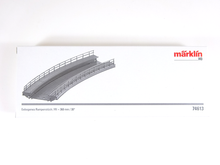 Laden Sie das Bild in den Galerie-Viewer, Brücke C Gleis gebogenes Rampenstück R 1, Märklin H0 74613 neu, OVP
