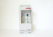 Laden Sie das Bild in den Galerie-Viewer, Modellbahn Lichtvorsignal mit Zusatzlicht, digital, mfx, DCC, Märklin H0 76481 neu, OVP
