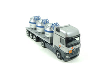 Laden Sie das Bild in den Galerie-Viewer, MB Actros Gigaspce SZ mit &quot;Aluminiumkessel Oetinger&quot;, Herpa H0 929752 OVP
