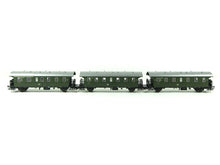 Laden Sie das Bild in den Galerie-Viewer, Personenwagen Set 3 teilig Nebenbahn der BR 24, aus Märklin H0 29243 29244 neu
