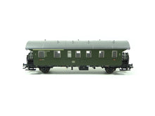 Laden Sie das Bild in den Galerie-Viewer, Personenwagen Set 3 teilig Nebenbahn der BR 24, aus Märklin H0 29243 29244 neu
