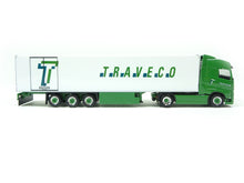 Laden Sie das Bild in den Galerie-Viewer, Volvo FH Gl. Kühlkoffer-Sattelzug &quot;Traveco&quot;, Herpa H0 944175
