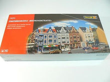 Laden Sie das Bild in den Galerie-Viewer, Modellbau Bausatz Stadthäuserzeile Beethovenstrasse, Faller H0 130701, neu
