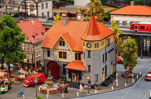 Modellbau Bausatz Rathaus mit Feuerwehrgarage, Faller H0 130649, neu