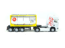 Laden Sie das Bild in den Galerie-Viewer, LKW Scania 20ft. Tankcontainer-Sattelzug Raffles Lease Herpa 944168 H0
